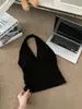 Nuevo Estilo Verano 2026 Top sin Mangas Rojo Halter Escote en V con una Vibra Pura y Sexy, que Ceñe la Cintura y Adelgaza, para Usar como Prenda Exterior