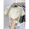 Camiseta de punto para mujer, hombro normal, manga corta, estilo nuevo de verano 2026, bloques de color, cuello redondo, bordada, top base corto