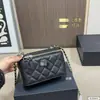 2026 Nuevo Modelo Bolso de Maquillaje Bolso de Mano Caja Larga con Asa Estilo Chanel Bolso Cruzado de Hombro con Cadena Bolso para Teléfono