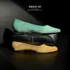 Versão em Pele de Ovelha~Primavera 2026 Novo Estilo Retrô Francês Bico Quadrado Salto Bloco Boca Rasa Sapatos Femininos Tecidos com um Visual Versátil e Elegante