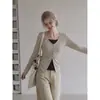 Camiseta de manga larga AUDIST color caqui, estilo dos piezas falsas de color contrastante para mujer, otoño 2026 estilo coreano, top casual y favorecedor