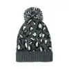Amazon Europa e Estados Unidos transfronteiriço novo boné de lã moda casual proteção de orelha pompom de pelo gorro quente boné de malha de leopardo comércio exterior feminino