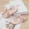 Zapatos de Cuero de Princesa para Niña Pequeña 2026 Otoño Nuevos Zapatos Individuales de Cristal para Bebé Versátiles Casuales Estilo Princesa Zapatos de Presentación Zapatos de Estudiante