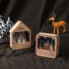 Jingchen Cabina Luminosa Navideña Casa de Madera Pintada Escena de Ventana Adornos Luz Nocturna LED Decoración Regalo