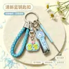 Cortador de unhas portátil criativo, limpador de ouvidos e chaveiro com um cordão macio e trançado - um pingente fofo e estiloso para mochila com alto apelo estético