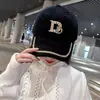Gorra de Cadena de Diamantes Letra D para Mujer Moda Otoño e Invierno Gorra Gruesa de Pelo Mao Mao Gorra de Béisbol Informal Moda Coreana