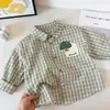 ¡Camisas elegantes para niños! Nueva colección de primavera de camisas de rayas con cuello para niños, tops lindos y modernos estilo coreano para bebés