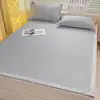 Juego de alfombrilla refrescante de seda helada de verano, que incluye un juego de tres piezas con un colchón de tatami plegable, colcha acolchada y sábana bajera para camas individuales