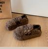 Sapatos Peludos da Moda com Sola Grossa para Mulheres, Novos Mocassins de Algodão Quentes de Pelúcia Slip-On Outono e Inverno 2025