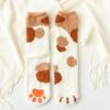 Calcetines antideslizantes de silicona con diseño de garra de gato para mujer, de forro polar coral grueso, para dormir, para el hogar, con dispensador de calcetines de suelo con diseño de garra de gato.
