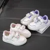 Tênis infantis, calçados esportivos infantis de sola macia, novos modelos de primavera e outono, calçados casuais, tênis de corrida leves e versáteis para estudantes