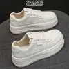 Artículos en stock estilo popular zapatos blancos de cuero genuino zapatos de mujer 2026 principios de otoño nuevos zapatos deportivos casual versátiles zapatos de tabla para estudiantes