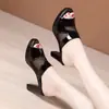 Primavera/Verão 2026 Novo Comércio Exterior Sandálias Respiráveis de Malha com Salto Bloco Sandálias de Solado Grosso Slip-On Peep-Toe Sapatos para Mãe Transfronteiriço