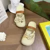 Nuevas sandalias de verano con diseño de estrella de cinco puntas calada y eslabones de cadena, ligeras y elegantes para mujer, perfectas para usar al aire libre y con suela antideslizante.
