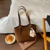 Bolso con diseño de nicho moderno, gran capacidad, bolso de hombro para llevar debajo del brazo para mujer, nuevo bolso tote de moda 2026 para salir