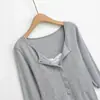 Top Quadrado com Renda Splicing Estilo Coreano para Primavera, Outono e Inverno de 2026, Estilo Puro Desejo, Design de Botões, Camiseta de Manga Longa para Mulheres