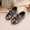Zapatos Infantiles Primavera y Otoño 2026 Niñas Pequeñas Dulce Lazo Zapatos de Princesa Estilo Coreano Elegantes Charol Zapatos de Moda para Niñas