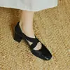 Saltos altos 2026 Primavera Sapatos femininos Salto grosso Salto médio Sapatos de cano baixo Bico quadrado Retro Sapatos Mary Jane Sapatos de dança Boca rasa Sapatos únicos