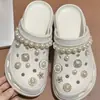 Pingentes para Sapato Crocs País das Maravilhas de Alice Decorações de Sapato de Alta Qualidade Fivelas Decorativas para a Superfície do Sapato Acessórios Crocs Pingentes de Sapato Fivelas de Sapato