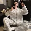 Nuevo Conjunto de Pijama de Manga Larga con Cuello Campana de Seda Helada para Hombre, Primavera y Otoño, Ajuste Holgado, Ropa de Casa Juvenil