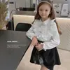 Nova coleção primavera 2024 para meninas de meia idade e crianças maiores, camisa versátil de madeira com orelha, estilo francês para crianças, princesa, manga longa com punho flare