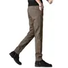 Pantalones casuales color caqui de alta gama italianos para hombre, nuevos pantalones rectos versátiles de corte slim para otoño e invierno 2026, de negocios