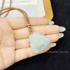 Colar de Buda de Jade Natural, Pingente de Flor de Jade Verde Tianshan, Pingente de Buda Sorridente de Jade Esculpido, Pingente de Jade no Atacado