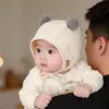 Gorro para bebé de doble pompón INS, estilo otoño e invierno, cálido y a prueba de viento, protege la fontanela, adecuado para bebés niños y niñas, gorro para bebé de pocos meses