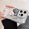 Estilo Nórdico Lazo Francés Manzana 17 Hilo de Pluma Estuche para iPhone 16/15 Funda Premium para Teléfono Cubierta Anti-Caída de PC