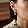 Pendientes de Zirconia de Aguja Plateada con Perlas de Doble Capa en Forma de C, Lujo Ligero, Sensación de Alta Gama, Pendientes Exquisitos, Pendientes Versátiles y Únicos de Estilo Minimalista