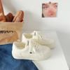 Zapatos blancos Baikuan para estudiantes mujeres 2024 Nuevos I ns de moda versátiles de nicho zapatillas casuales zapatillas populares para mujer