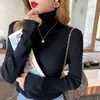 Suéter feminino de gola alta, novo estilo popular outono e inverno 2026, top de malha estiloso para usar em camadas