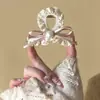 Pinza para el pelo de encaje con lazo de cinta de perlas texturizadas estilo coreano Pinza de garra dulce para la parte posterior de la cabeza Accesorio súper de hada para el cabello para mujer