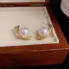 Brincos de Pérola Envolvidos em Metal Fashion Estilosos com Agulha Anti-Prata 925 para Mulheres Brincos de Design Simples Elegante Nicho para Mulheres