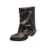 Botas de cano médio para mulheres, novo estilo outono 2026, botas western versáteis com rebites, fivela de couro, salto grosso, efeito emagrecedor, botas retrô empilhadas