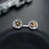 Brincos Cluster de Diamante Cheio de Novo Estilo Transfronteiriços para Homens, Modernos e Versáteis, Brincos de Flor de Íris em Forma de Cruz de Alto Padrão para Mulheres