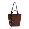 Bolsa Retro de Camurça de Nicho de Alta Qualidade Feminina Nova Outono/Inverno 2026 Bolsa Transversal Casual Estilo Coreano Bolsa de Mão Estilo Balde