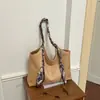 Bolso tote de moda nicho retro estilo coreano 2026, gran capacidad, gama alta, bolso de hombro versátil