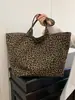 Bolso de Lona con Estampado de Leopardo de Gran Capacidad para Uso Casual y Viajes Diarios para Mujer 2024 Nuevo Otoño e Invierno Bolso de Hombro Bolso de Mano para Estudiante Universitario