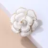 Broche de Camelia Europeo y Americano, Estilo Coreano Clásico y de Moda, Pequeño Estilo Fragante para Abrigo, Accesorios para Traje, Pin en Stock