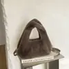 Bolso Cruzado de Hombro Único Estilo Nuevo Otoño Invierno Versátil Sensación Diaria Bolso Inclinado de Piel Moda Bolso de Mano Simple para Mujer 2026 Coreano