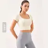 Top de Yoga Veraniego Delgado Weiman con Mangas Cortas, Malla Triangular Hueca, Empalme Plisado, Hermoso Diseño de Espalda, Ropa de Yoga con Copas Fijas