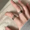 Anillo de Piedra Ojo de Tigre Hueco Tallado Estilo Vintage para Mujer, Lujo Ligero Retro Estética de Alta Gama, Anillo Índice Melard