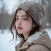 Gorro de Lana de Punto Multicolor Versátil con Forro Polar para Otoño e Invierno, Gorro Pullover Cálido y de Moda, Gorro de Invierno para Mujer Europeo y Americano Transfronterizo