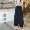 Pantalones grises cropped de estilo linterna para mujer petite, nuevo estilo primavera y otoño, con un look relajado y chic, caracterizados por un diseño de pierna ancha y una estética inspirada en Corea.