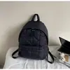 Mochila Acolchoada de Algodão da Moda Novo Modelo 2025 Mochila Feminina Acolchoada com Algodão e Múltiplos Compartimentos para o Dia a Dia e Uso Casual Mochila Pequena para Mulheres