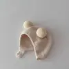 Gorro de Protección para Orejas de Bebé Estilo Coreano Engrosado Cálido y a Prueba de Frío Gorro Baotou Otoño e Invierno Gorro de Punto con Doble Bola Protección Superior Gorro a Prueba de Viento