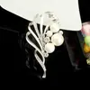 Broche de perlas y flores de colores tontos de moda coreana para mujer, broche de diamantes de aleación retro, accesorios de ropa al por mayor