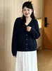 Casaco feminino versátil de cor sólida fino plus size, blusa casual, coleção outono 2026, cardigã de tricô de corte solto para mulheres curvilíneas