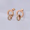 Q9 Brincos Romanos Europeus e Americanos Novos Criativos Cravejados com Diamantes Brincos de Aço Titânio Ouro Rosa para Mulheres Argolas Duplas Pendentes de Orelha Modernos Joias